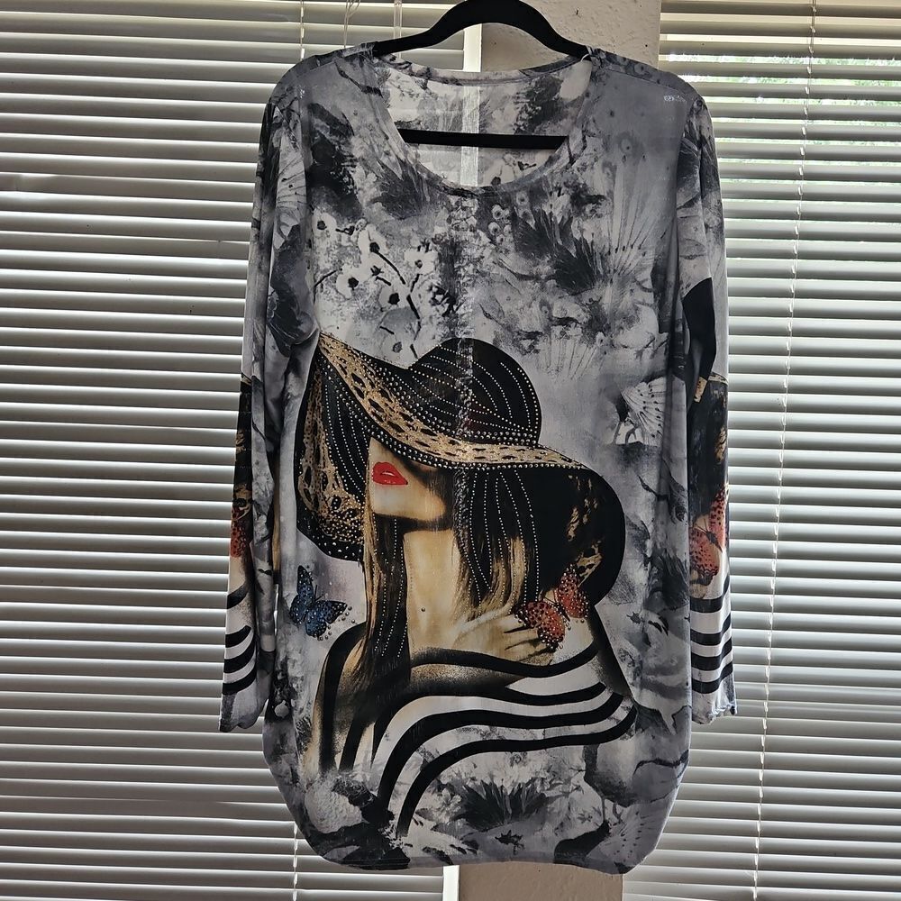Queen G. Botique Black and White Graphic Oversized Tunic
